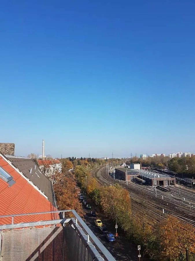 Helle Dachgeschosswohnung Fuer 8 Personen In Zentraler Lage Berlim 0*,  Alemanha